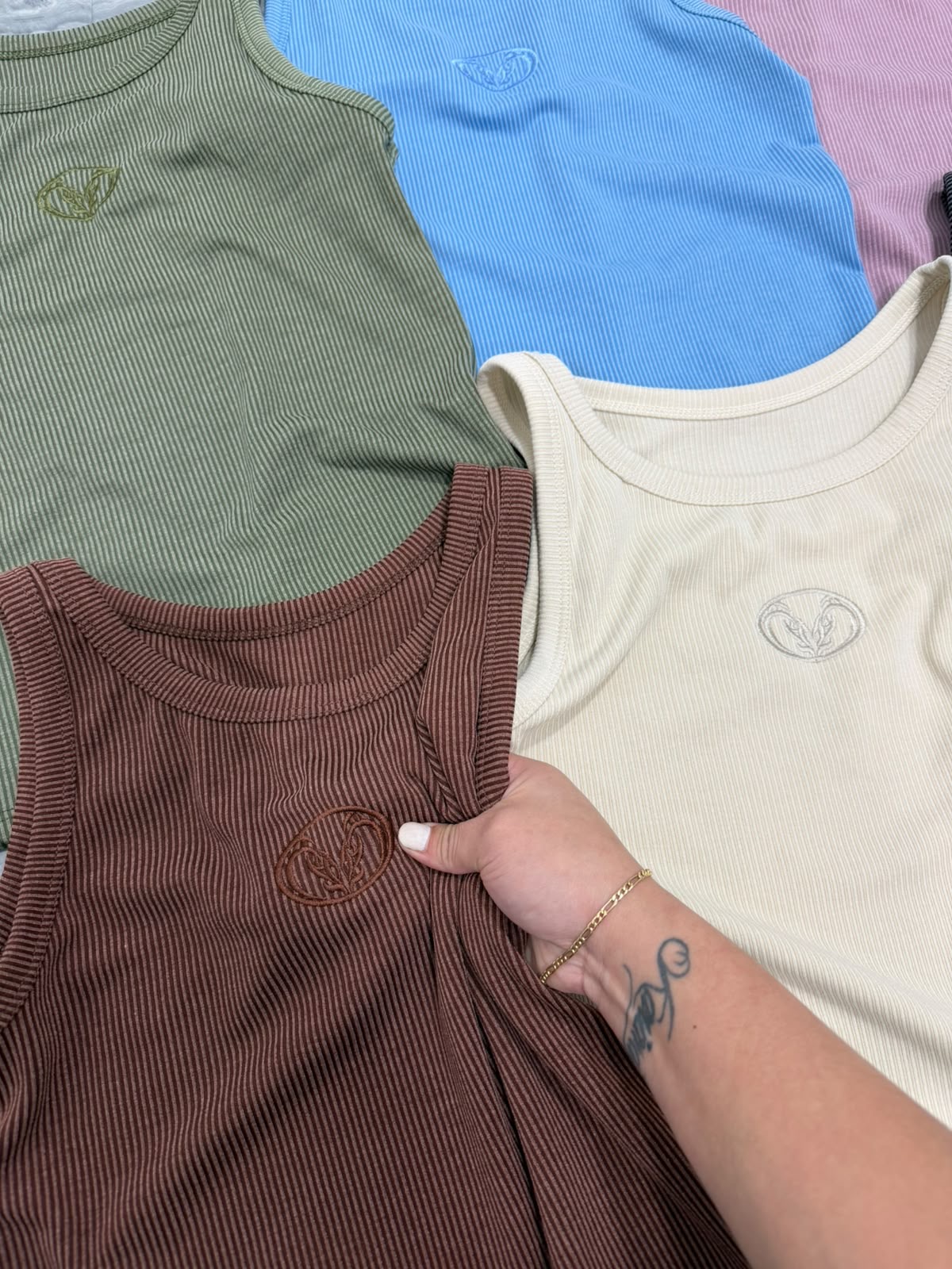 Musculosa Morley Bordado - 15d5366e-c84e-4acf-a551-49c4803491b9.jpeg