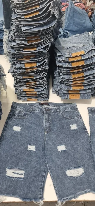 Bermudas Jeans Mom Desflecado con Roturas