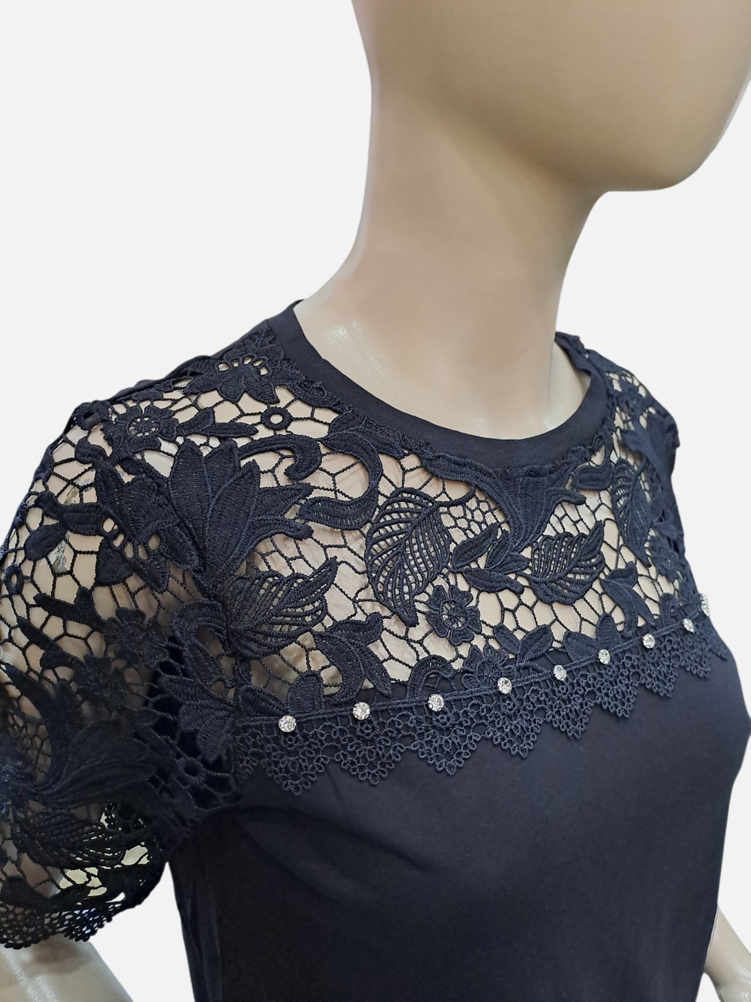 Remera Importada Canesú Encaje con Detalle de Strass - Imagen 3