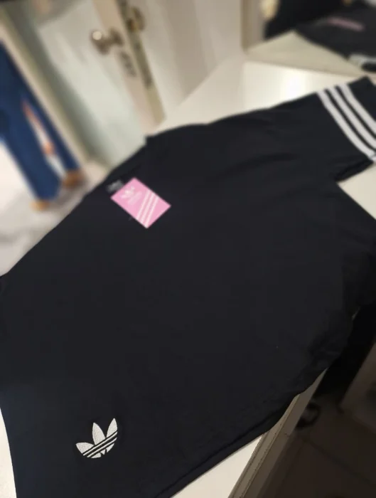 Crop Top Adi Logo Bordado