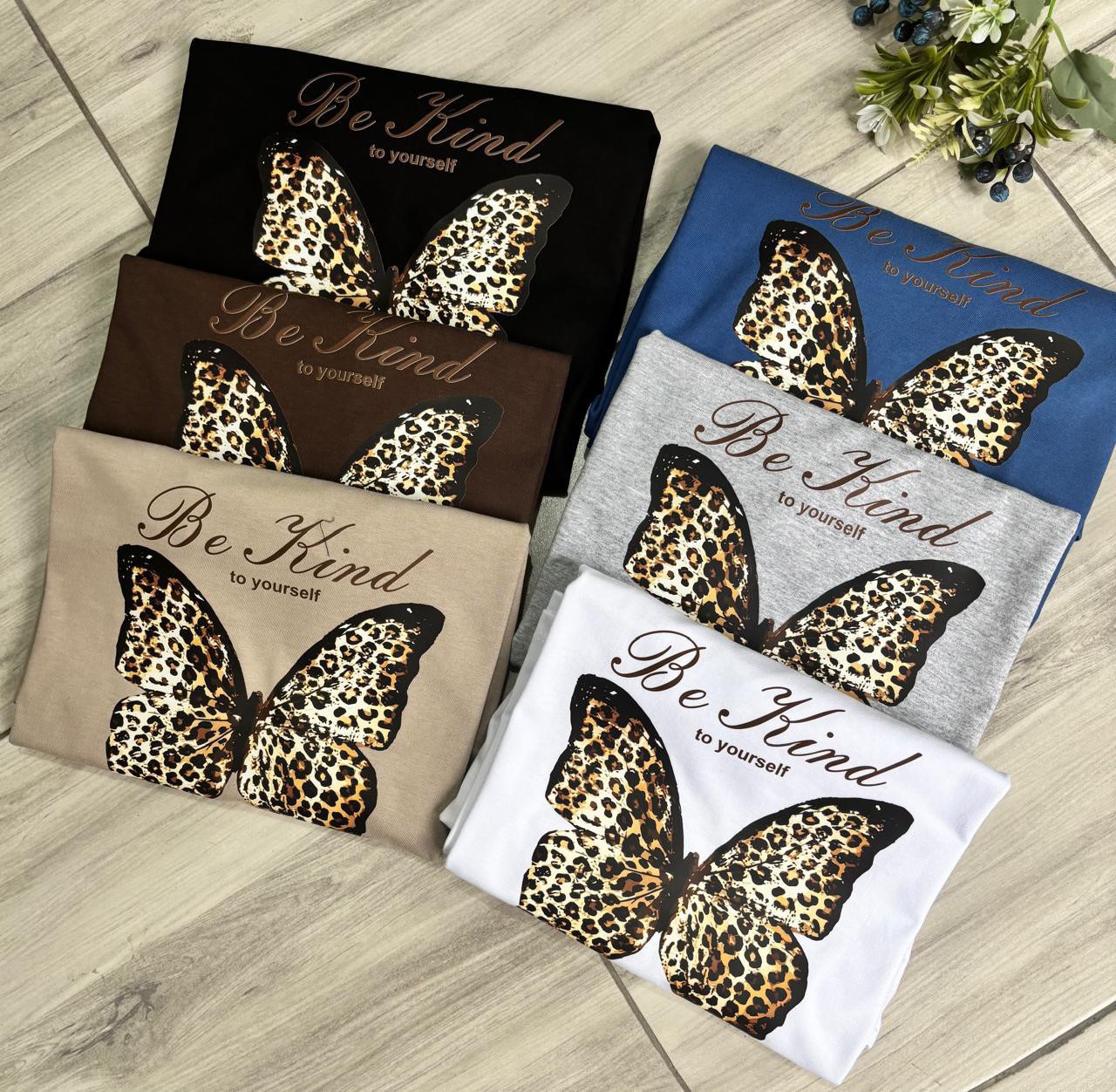 Remera Estampado Mariposa Print Algodón - Imagen 2