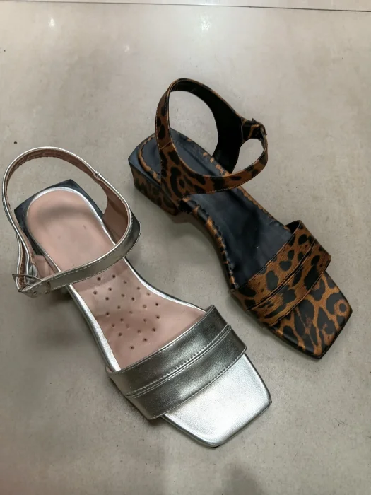 Sandalias de Mujer Taco Cuadrado.