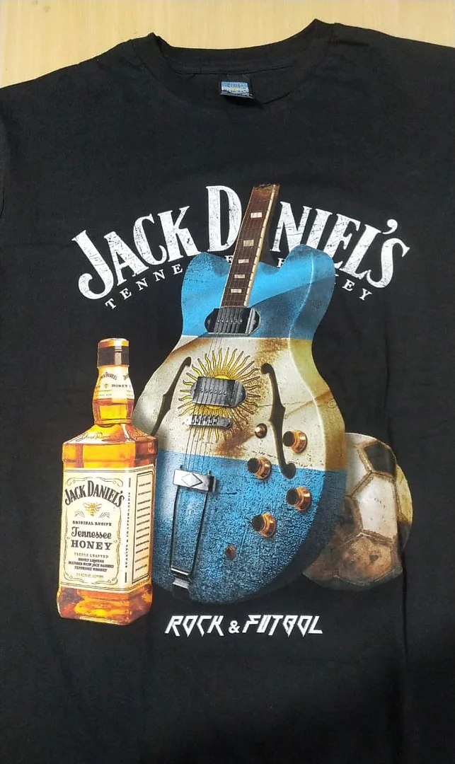 Jack Daniels y Guitarras - Alma Mía | Remeras con Estilo y Personalidad - Imagen%20de%20ChatGPT%2022%20oct%202026%2C%2003_36_31%20p.m.jpg