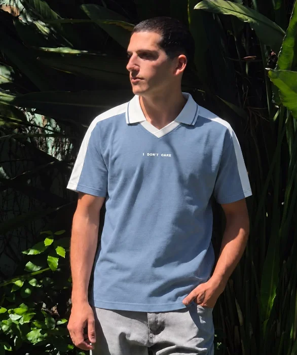 Remera Escote V con Cuello