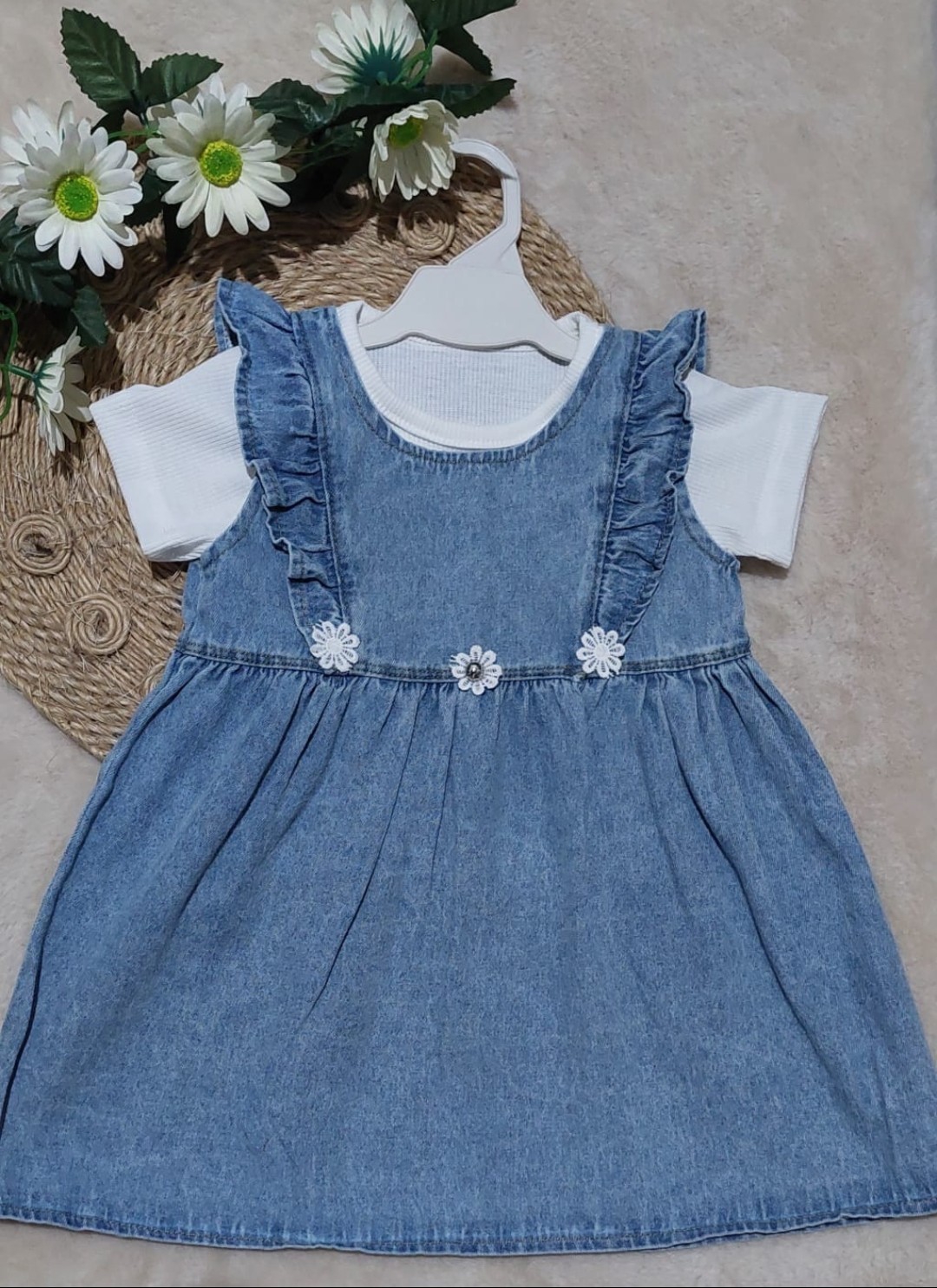 Vestido Bebe Volados y Flor Blanca - Imagen 2