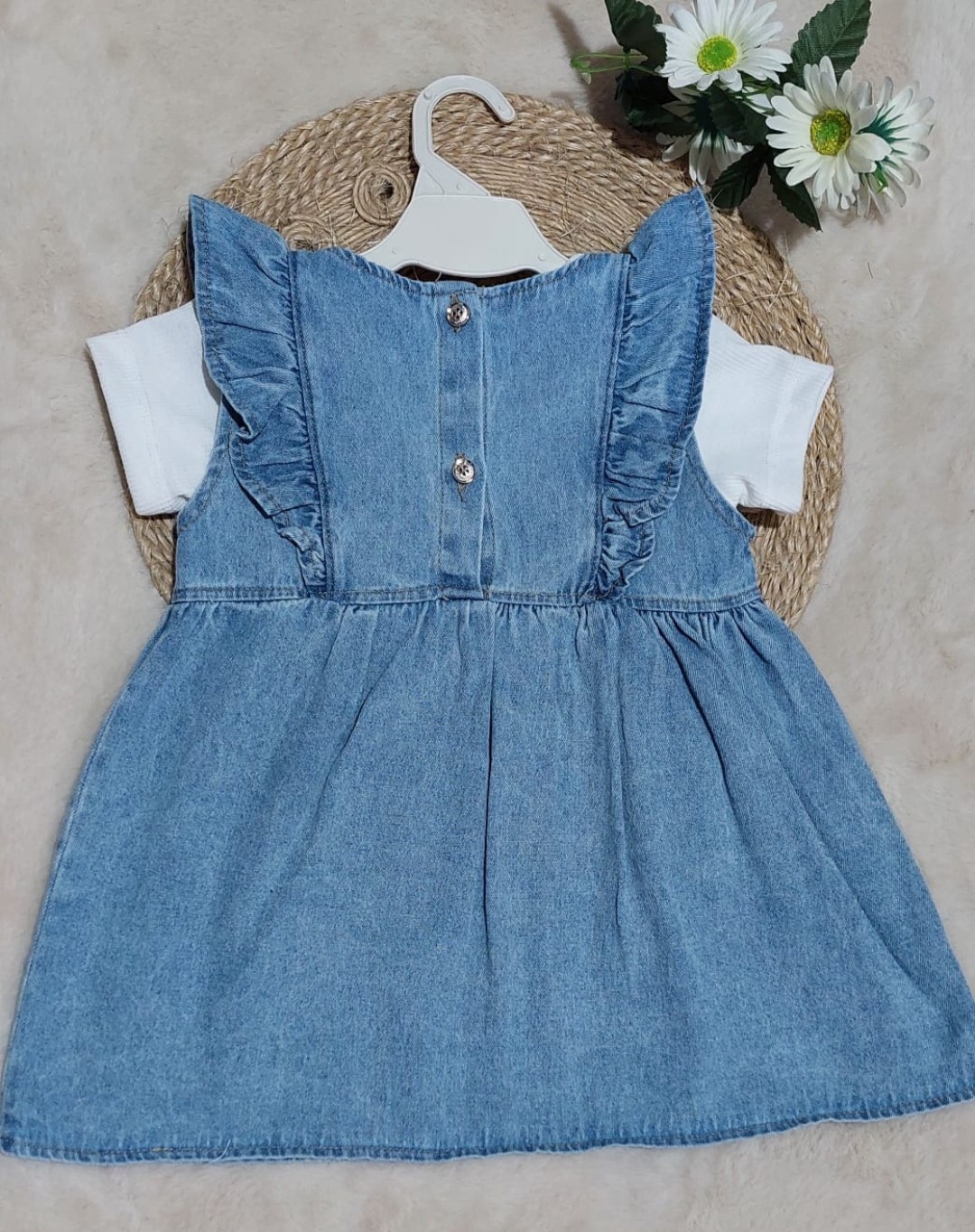 Vestido Bebe Volados y Flor Blanca - Imagen 3