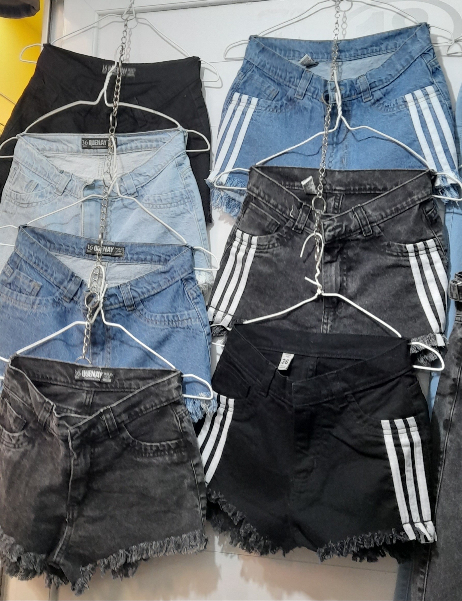 Shorts Gris 3 Tiras  Tiro Intermedio Rígido Deflecado - Imagen 3