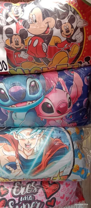 Almohadas,dibujos,chicos y Adultos
