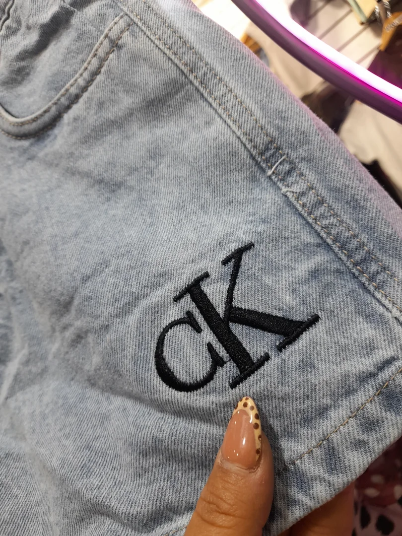 Short Pollera Celeste Ck - Imagen 3