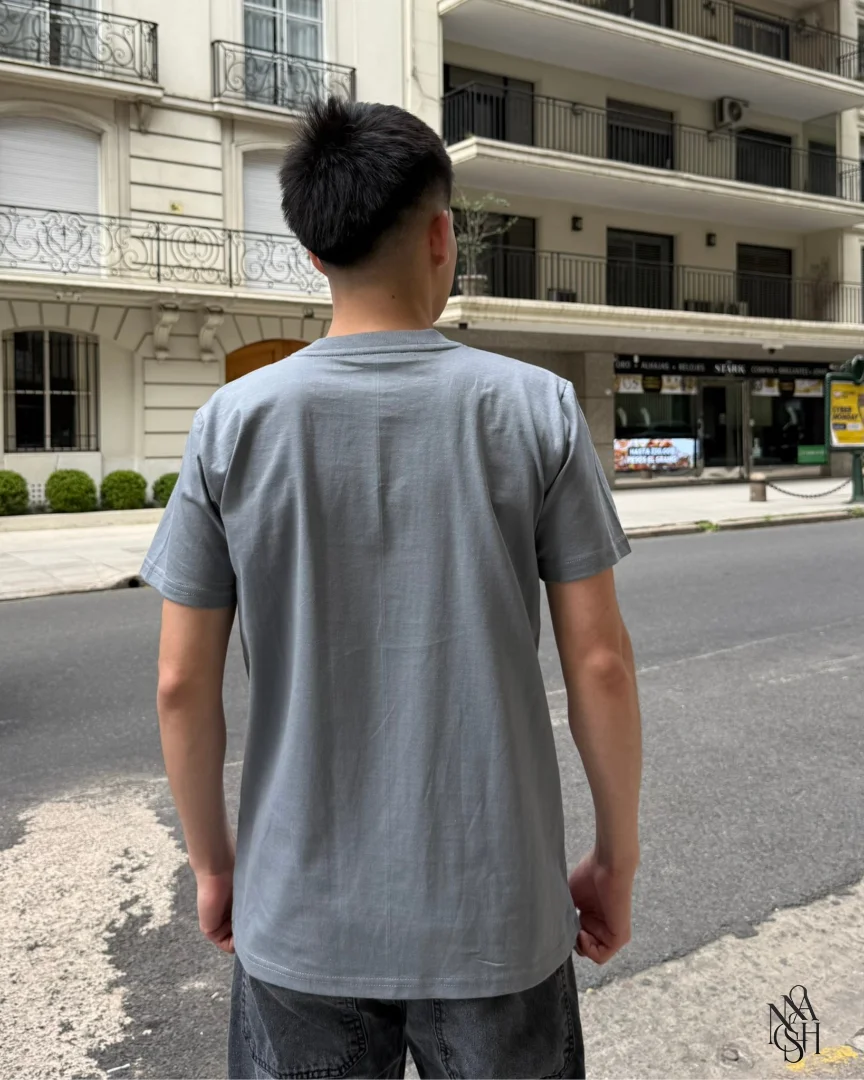 Remera Gris Medio - Disen%CC%83o%20sin%20ti%CC%81tulo.png
