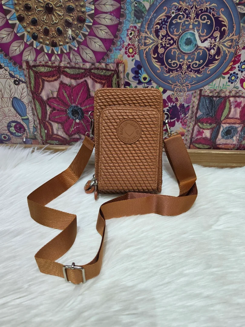 Porta Celular de Cuero Pu Excelente Calidad con Tira Larga Regulable y Desmontable - Imagen 3