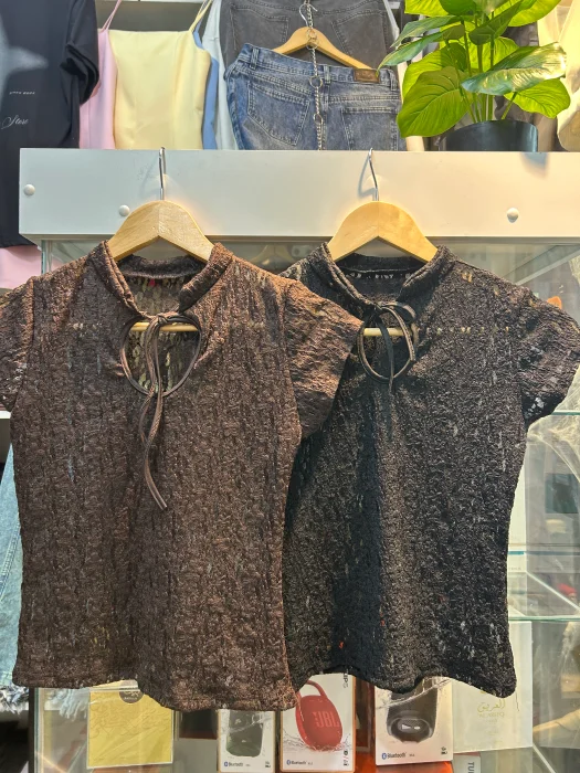 Remeras de Encaje Corte Oriental