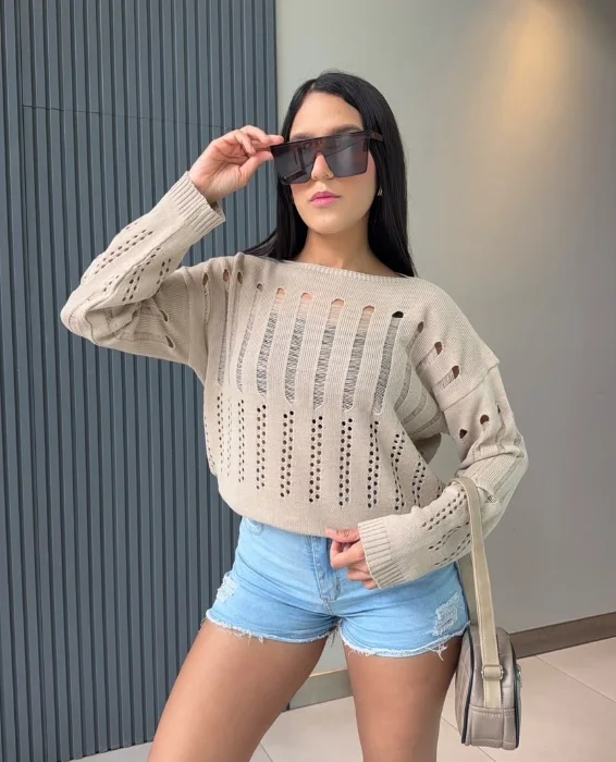 Sweater con Roturas
