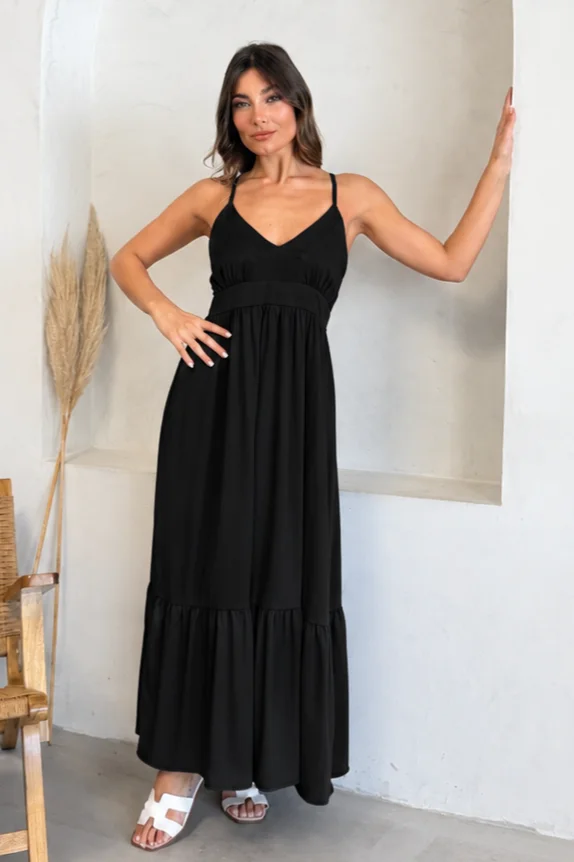 Vestido Liso (moly) - Black%20Maxi%20Dress%20in%20Minimalist%20Studio.png