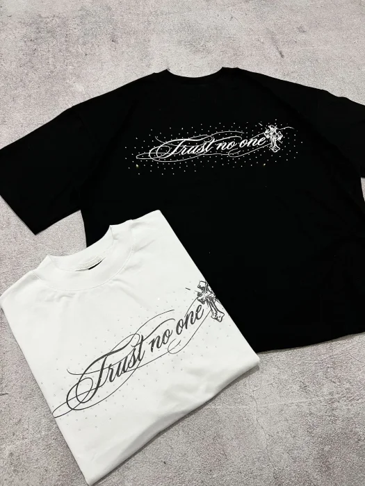 Remera Boxy Fit Trust - Strass