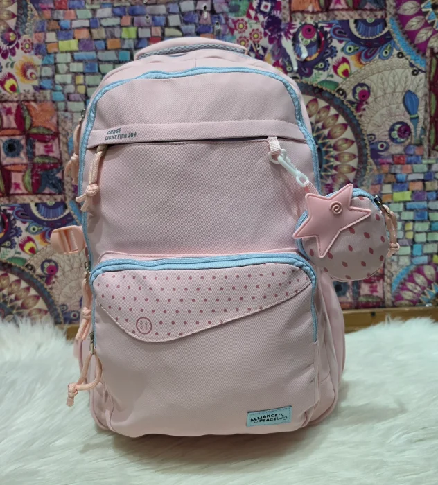 Mochila de Tela Impermeable de  Muy Buena Calidad  con Variedad de Compartimientos