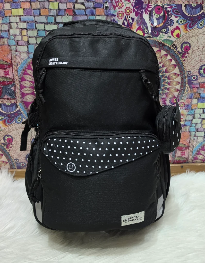 Mochila de Tela Impermeable de Muy Buena Calidad con Variedad de Compartimientos - Imagen 4