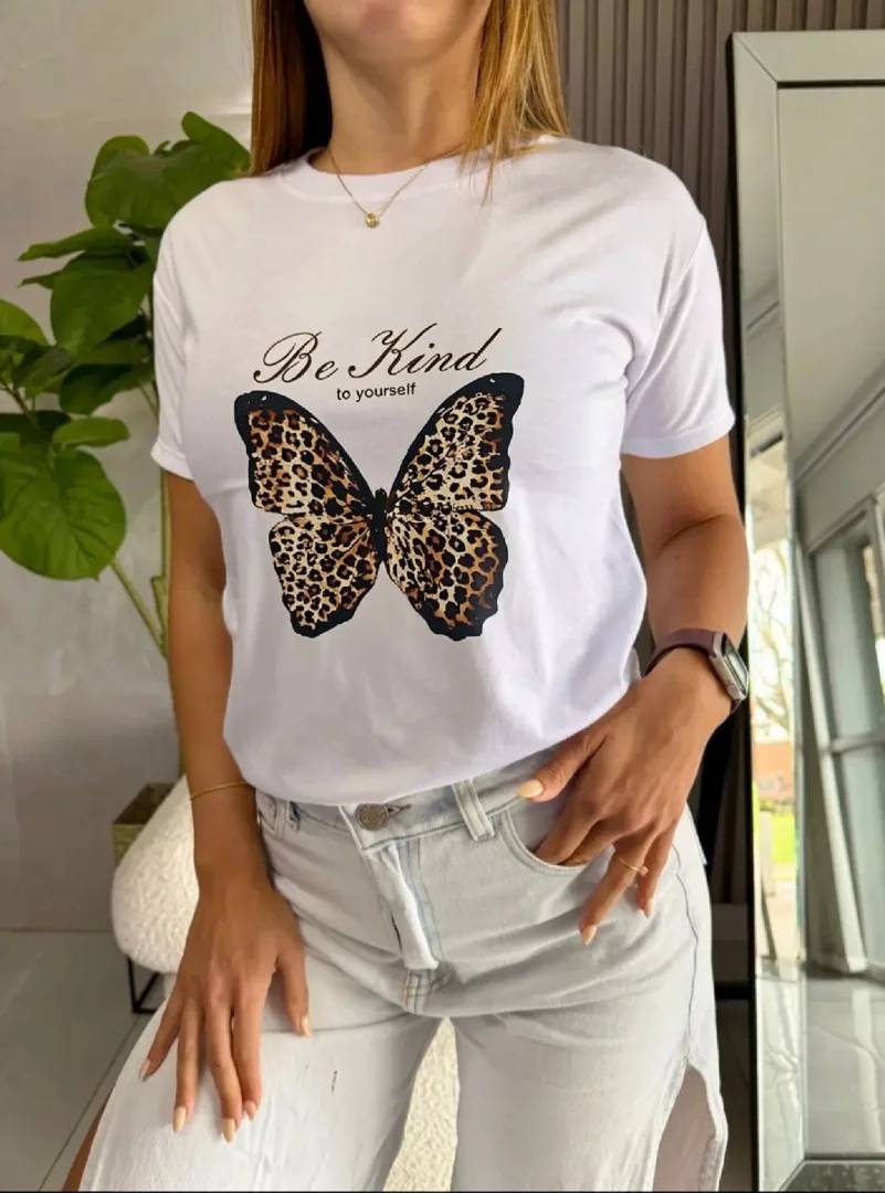 Remera Estampado Mariposa Print Algodón - Imagen 4