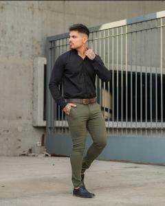 Pantalon Corte Chino de Hombre