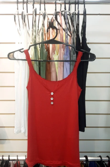 Musculosa. con Puntilla y Botón
