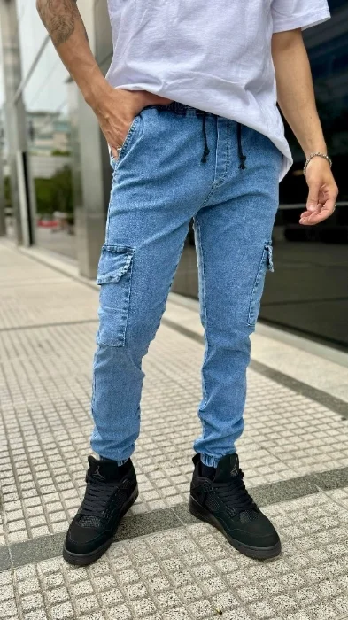 Jean Jogger Cargo Celeste Hombre