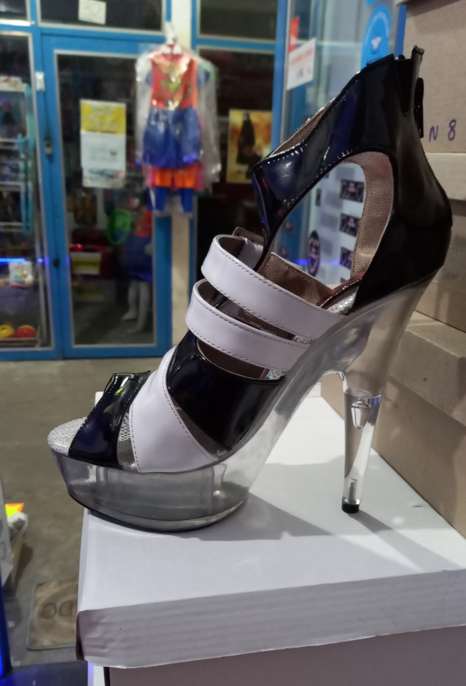 Calzados de Mujer. Sandalias Base Acrílica. Se Hace por Pedido - Imagen 1