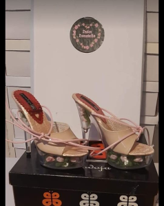 Calzados de Damas. Sandalias con Taco de Acrílico. Se Hace por Pedido