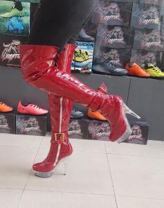 Calzados de Damas. Botas Bucaneras Charol Acrílico. Se Hace por Pedido - Miniatura 3