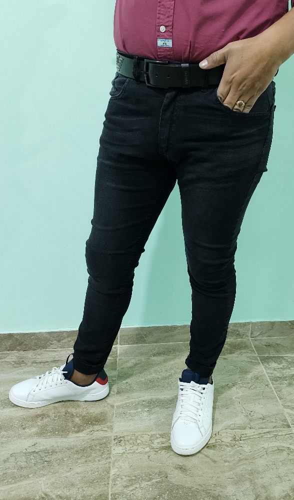 Jeans de Hombre Negro Localizado - Imagen 2