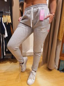 Joggers Adidas Logo Bordado de Friza