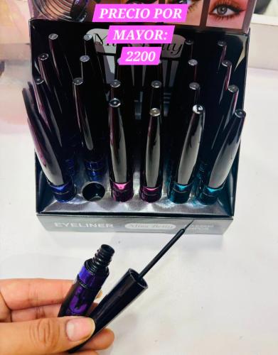 Delineador de Ojos ( Varios Modelos y Precios en Cada Foto )