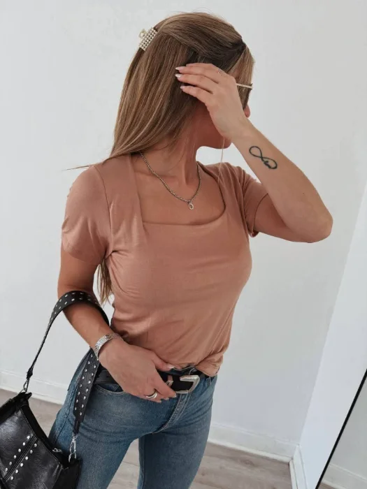 Remera Escote Cuadrado