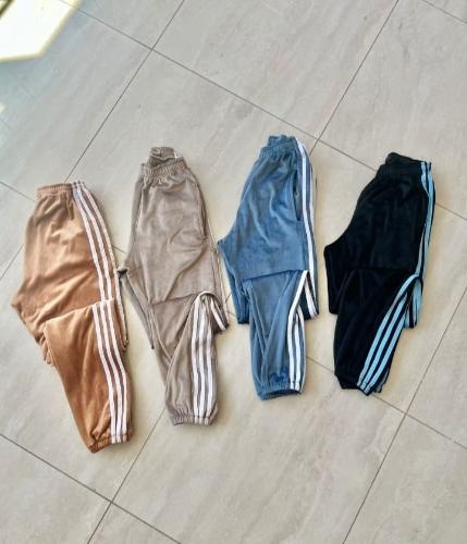 Babuchas de Plush 3 Tiras Adidas - Miniatura 3