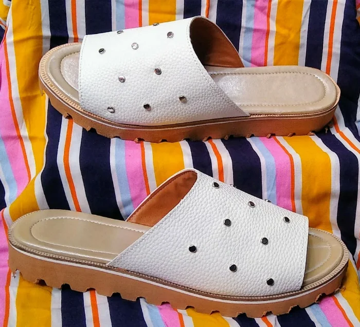 Sandalias Tachas Súper Cómodas