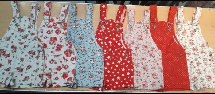 Jardinero Short Gabardina Estampada