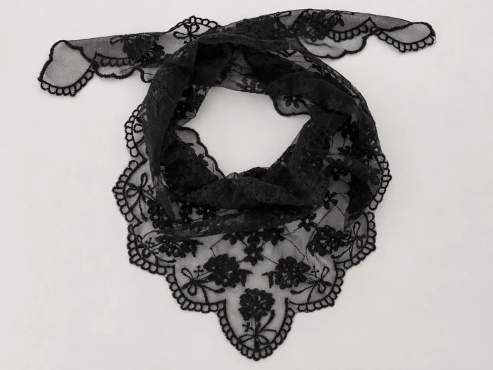 Pañuelo Triangular Encaje