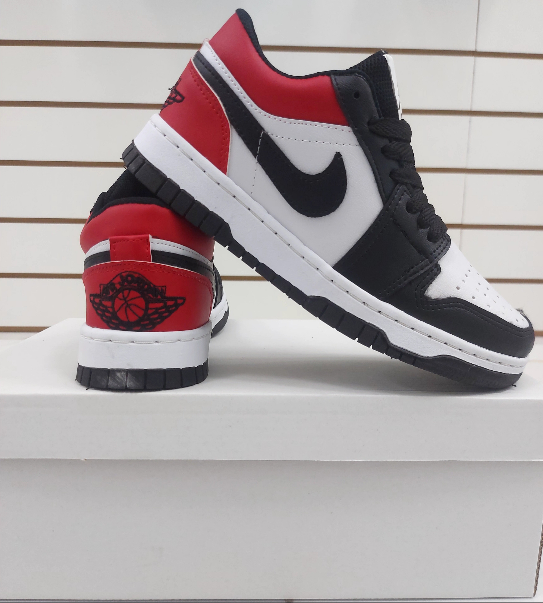 Jordan Low Rojo - Imagen 2