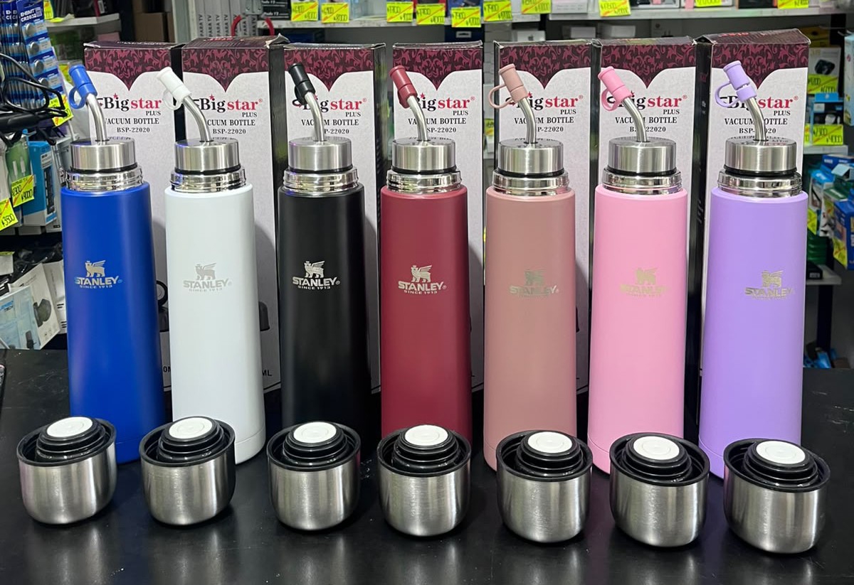 Mate Listo Autosebante Stanley 750ml 2 en 1 con Pico de Metal y Cubre Pico - Imagen 1