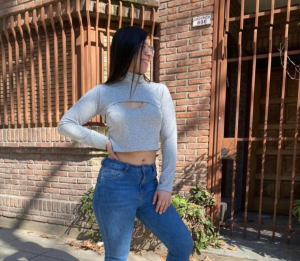 Remeras de $300 y zapatillas por $2.000: por qué es tan barato vestirse en  Flores - El Cronista